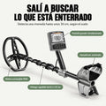 Detector gris con etiquetas: pantalla grande retroiluminada, bobina sumergible IP68, vástago regulable de 62 a 132 cm y apoyabrazo acolchado